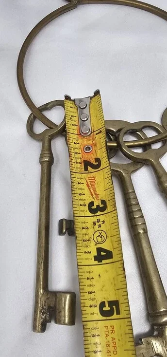 Vtg 5 Large Brass Skeleton Keys Ring Prop Jail Prison Gate Decorative Victorian - Picture 11 of 11